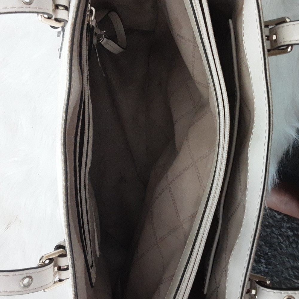 Michael Kors Women's handbag - Picture 5 of 9